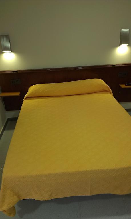 Hostal Bisbal Only Adults No Ac Valencia Rom bilde